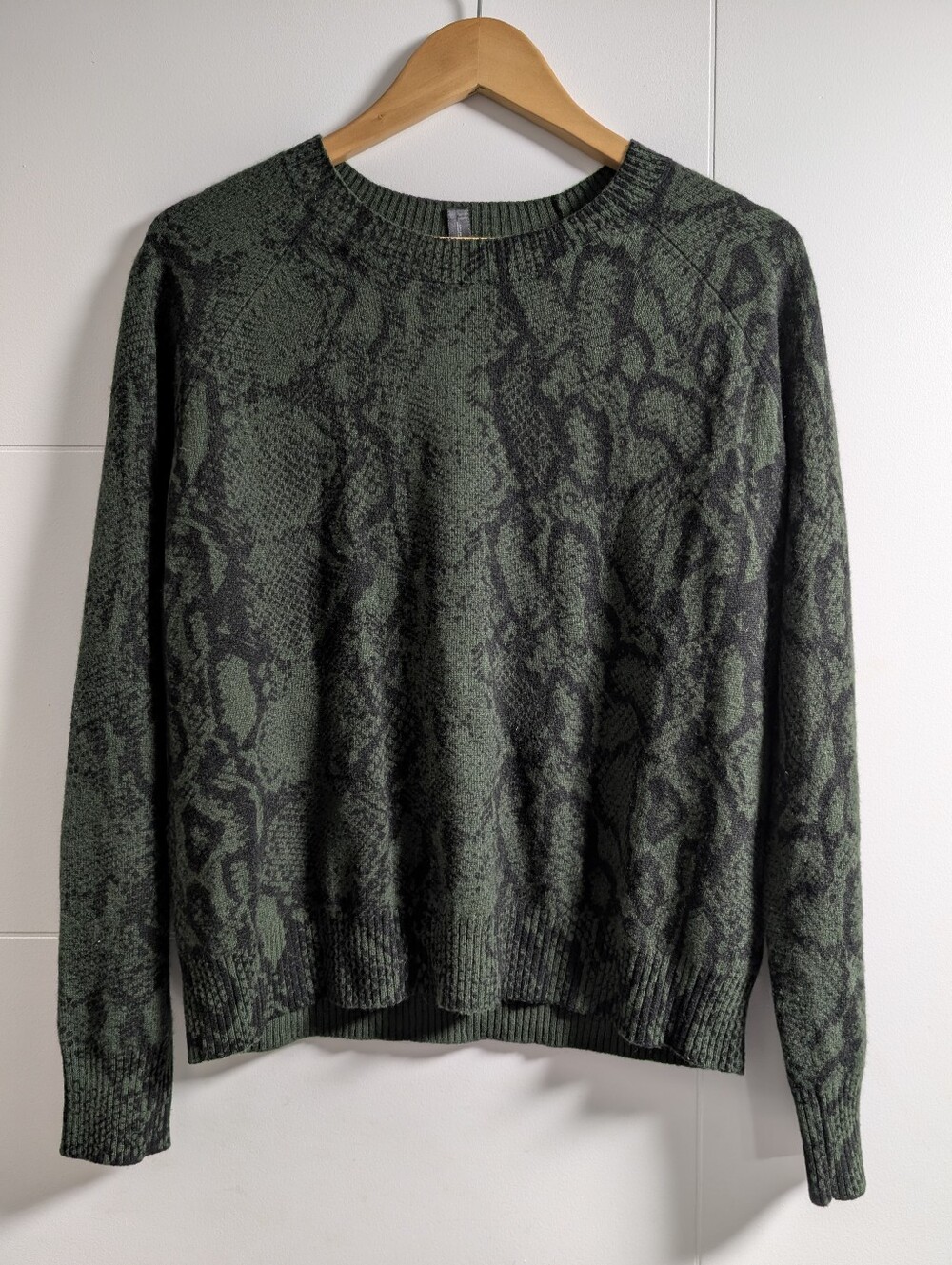 Aqua Cashmere Sweater Animal Print Green Women Size Medium
